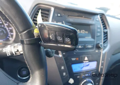 2016 Hyundai Santa Fe Limited z USA, uszkodzony, nr VIN KM8SNDHF6GU136044